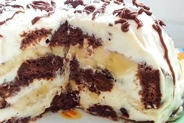 Сметанник с бананами из пряников без запекания