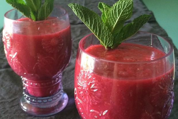 Смузи из ананаса с малиной