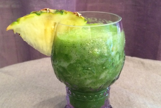 Смузи из ананаса со щавелем