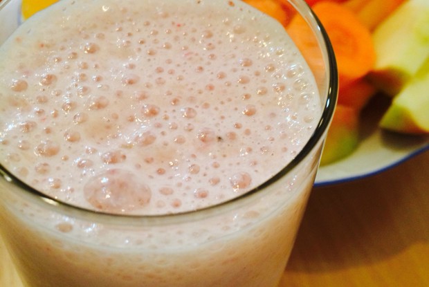 Смузи из замороженных фруктов с овсяными хлопьями