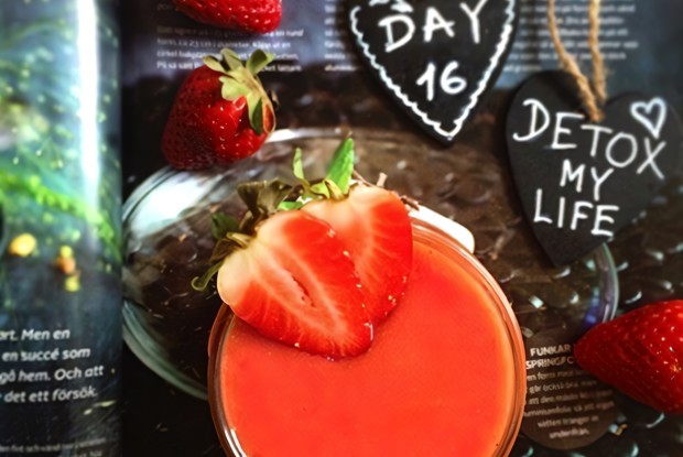 Смузи «Клубничные румяна»