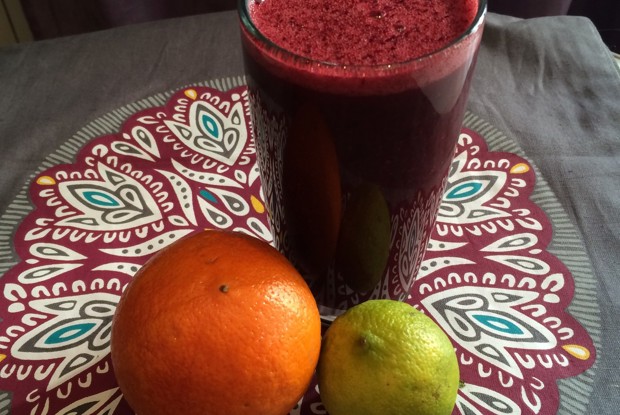 Смузи с черникой и бананом