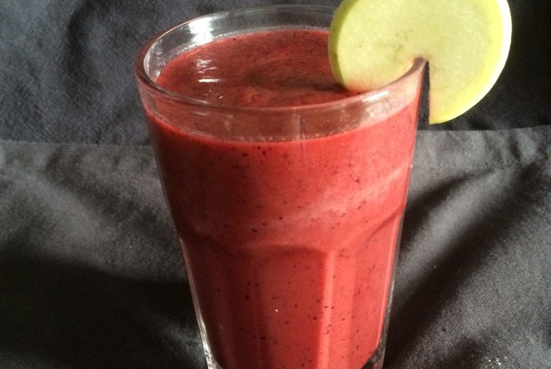 Смузи с черноплодной рябиной