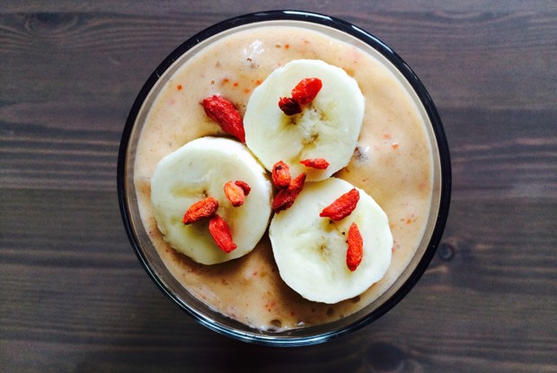 Смузи с ягодами годжи