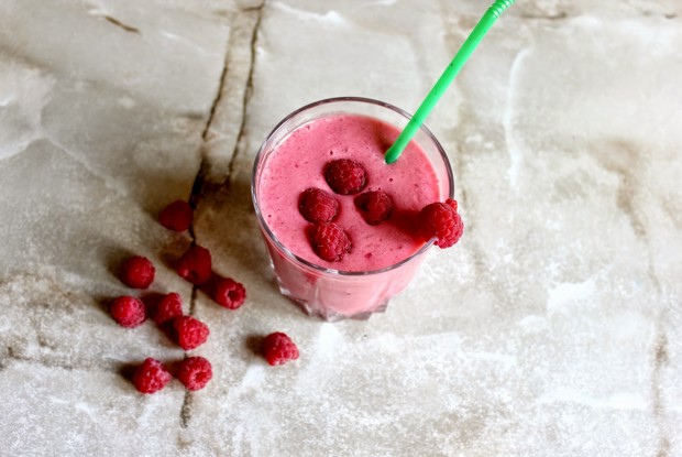 Смузи с ягодами и бананом