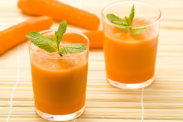 Смузи с сельдереем, морковью и яблоком