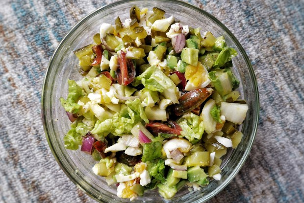 Сочинский салат с маринованными огурцами