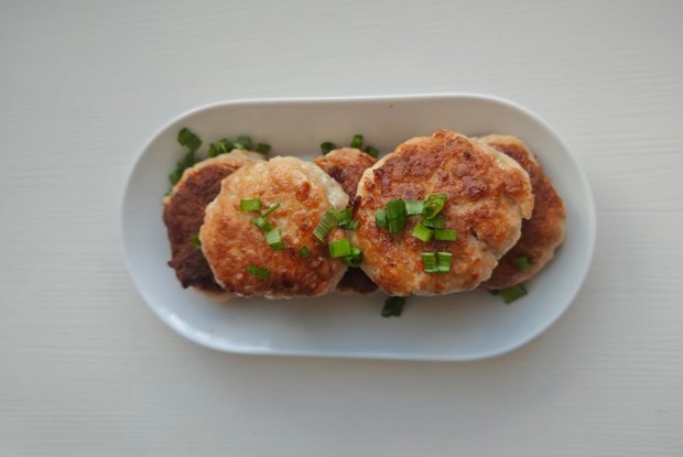 Сочные котлеты из индейки, свинины и картофеля