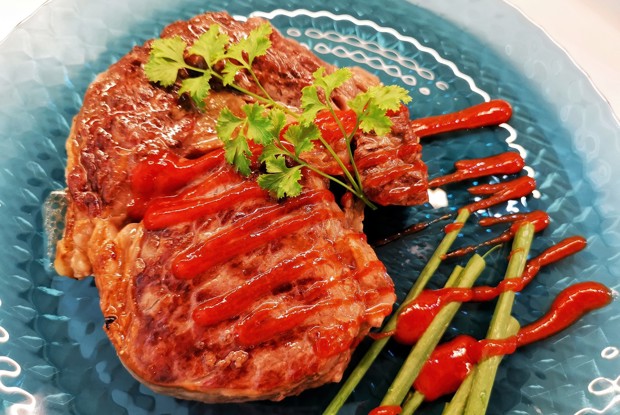 Сочный стейк рибай