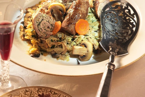 Социски из ломтя говядины с капустой по-фламандски