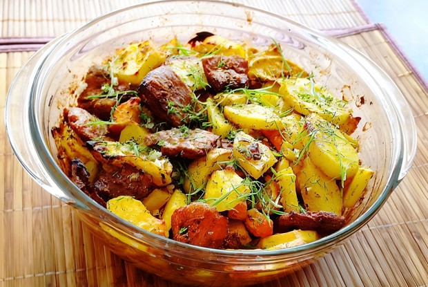 Соевое мясо с запечённым картофелем и овощами