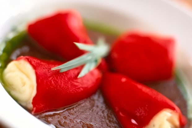 Соленая треска с перцем и томатным соусом