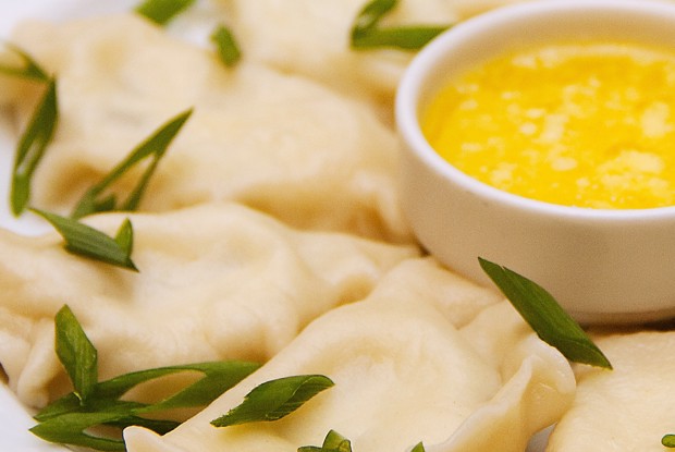 Соленые вареники с творогом и зеленью