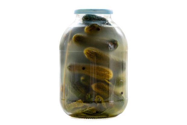 Соленые огурцы в банке