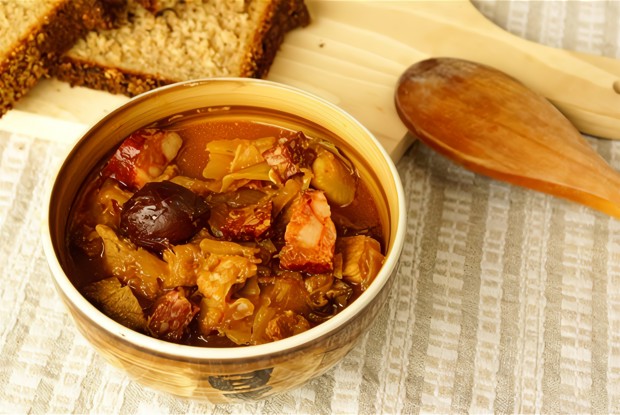 Солянка мясная с квашеной капустой