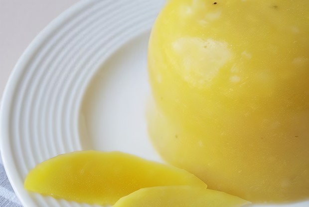 Солнечный десерт из манго и банана