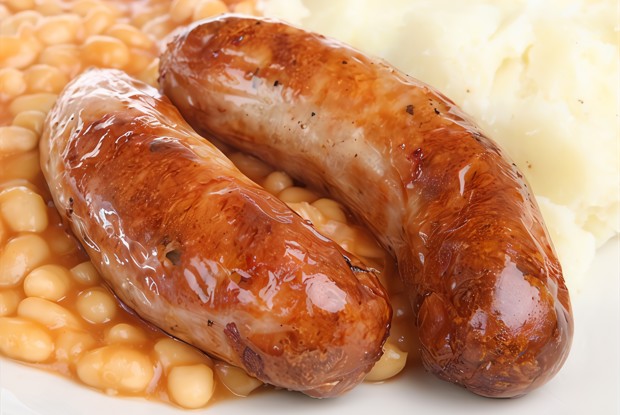 Сосиски с картофельным пюре и винным соусом