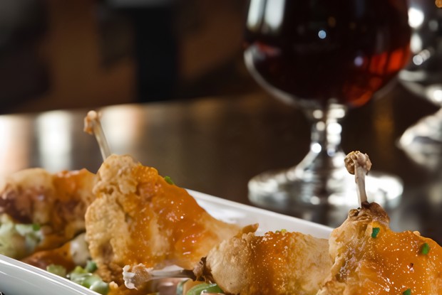 Соте из перепелок с белым вином и овощами