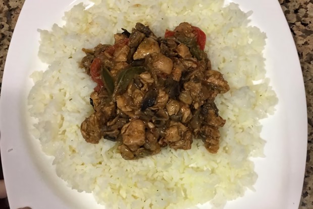 Соте с грибами и курицей по-турецки (Mantarlı Tavuk Sote)