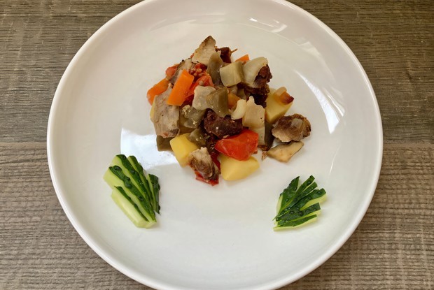 Соте с индейкой и имбирем в духовке