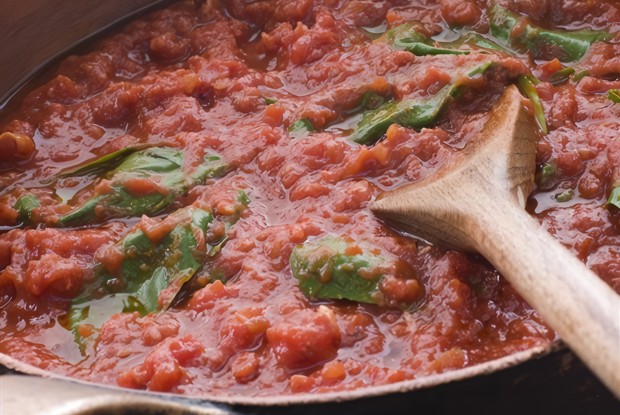 Соус из запеченных помидоров и базилика