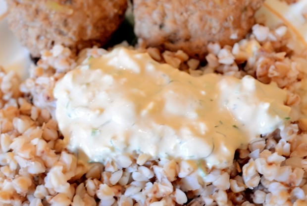 Соус перчильо со сметаной и сыром фета