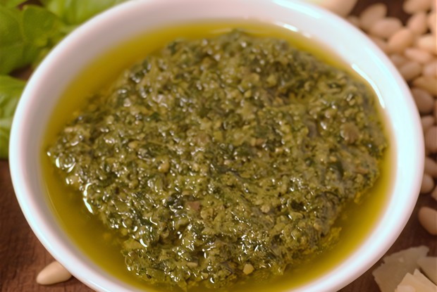 Соус песто с мускатным орехом