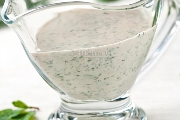 Соус с майонезом, зеленью и чесноком