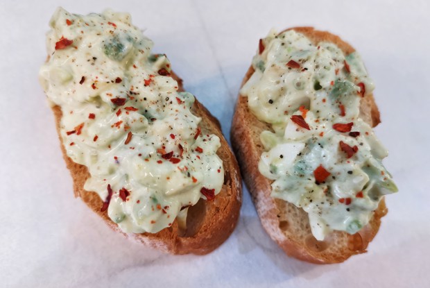 Соус-намазка из авокадо и перепелиных яиц