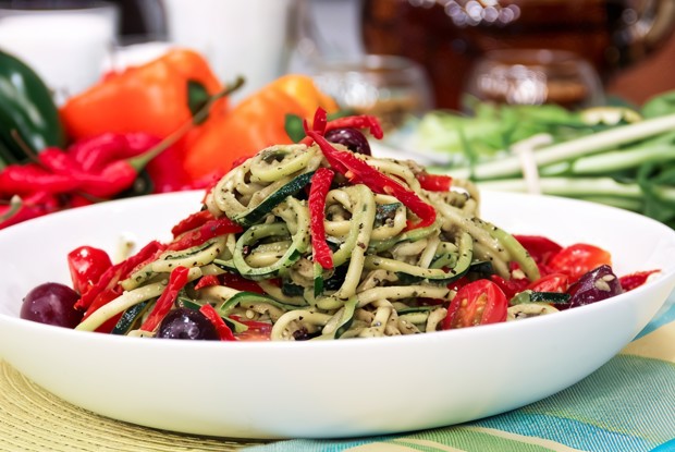 Спагетти из цукини с соусом песто