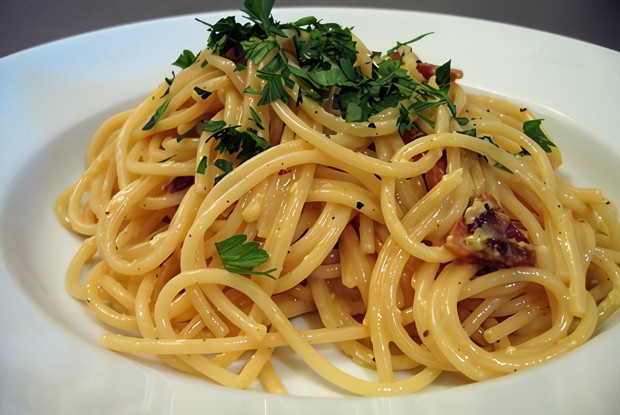 Спагетти карбонара с панчеттой и белым вином