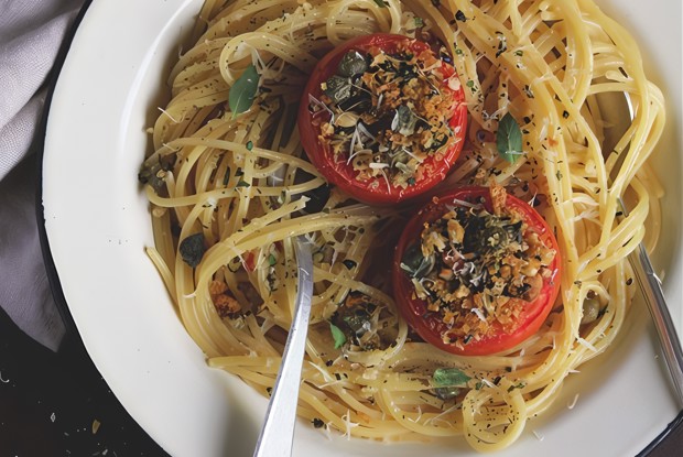 Спагетти с фаршированными томатами