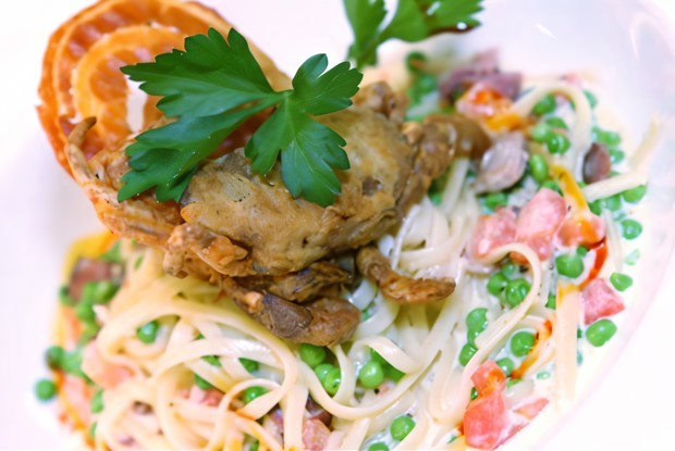 Спагетти с горошком и ракушками