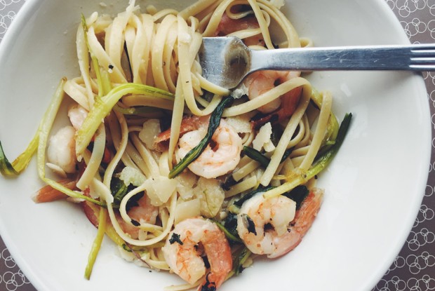 Спагетти с креветками и черемшой