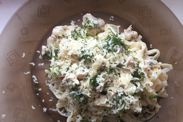 Спагетти с курицей и грибами в сливочном соусе