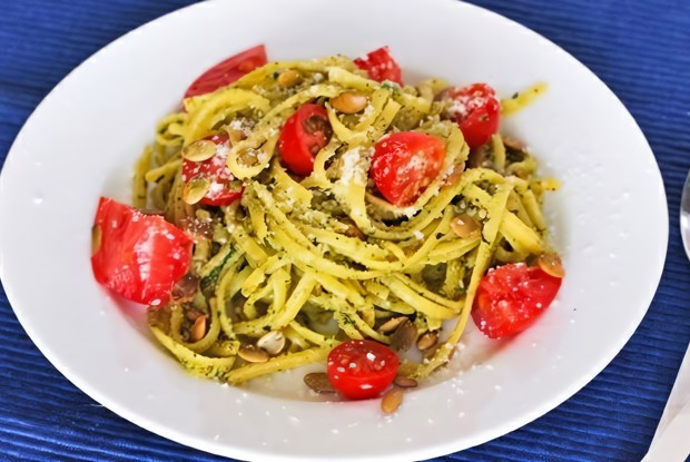 Спагетти с помидорами черри и ароматным маслом