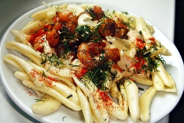 Спагетти в сливочном соусе со сладко-острыми креветками