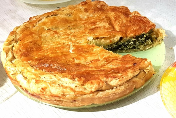 Спанакопита из слоеного теста