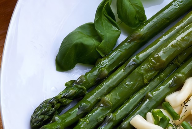 Спаржа с лаймом и мятой