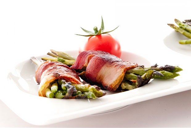 Спаржа с ветчиной