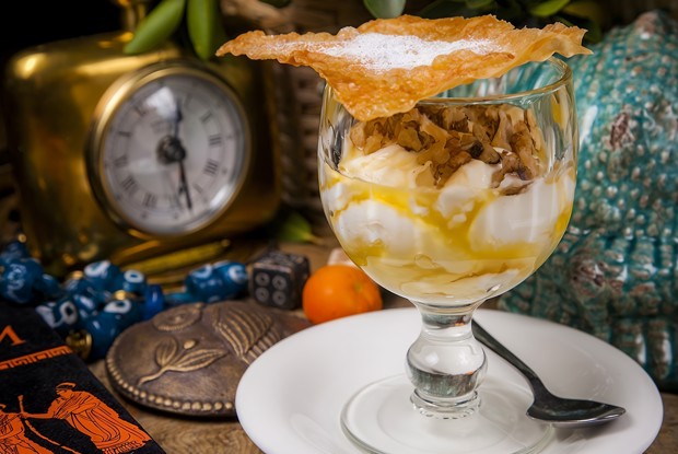 Спитико Яурти (йогурт с медом и грецкими орехами)