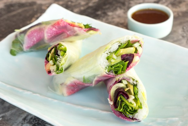 Спринг-роллы с авокадо и овощами