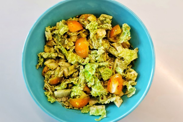 Средиземноморский салат с песто