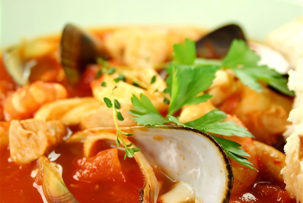 Средиземноморский рыбный суп с карри и шафраном