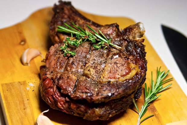 Стейк из баранины на гриле