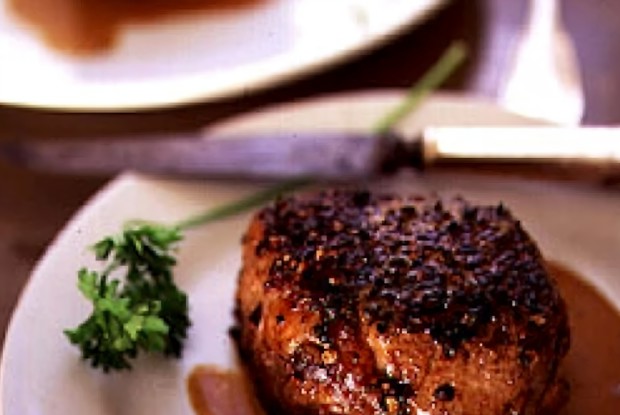 Стейк со сливочным соусом