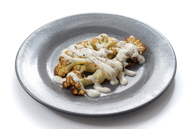 Стейки из цветной капусты с горчичным соусом