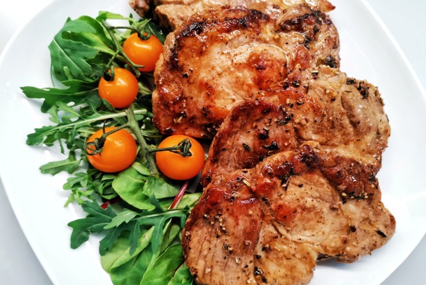 Стейк из свиной шеи по-французски