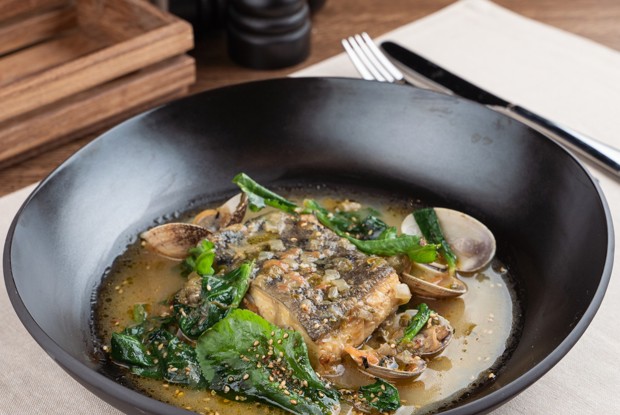 Стейк из зубатки с вонголе