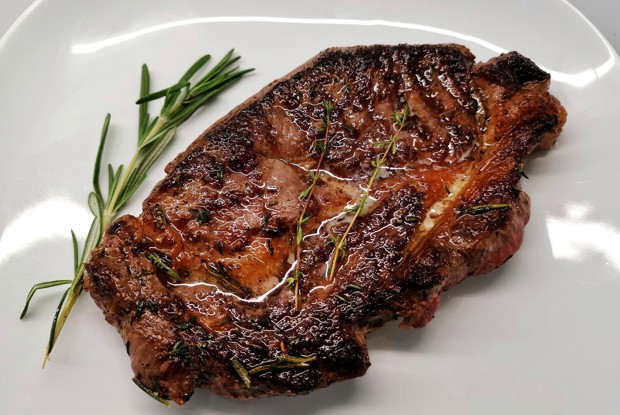 Стейк рибай на сковороде